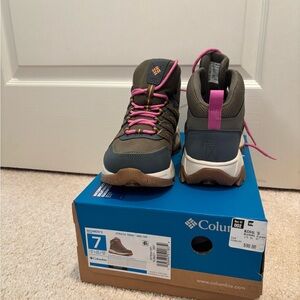 Columbia Strata Trail Mid WP Hiking Boots Size 7 Stone Green Sunstone‎ NWT